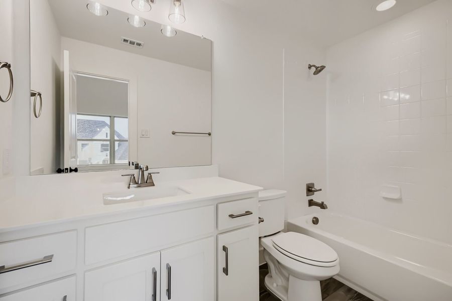 4801 Strada - Full Bathroom 4801 Strada - Full Bathroom