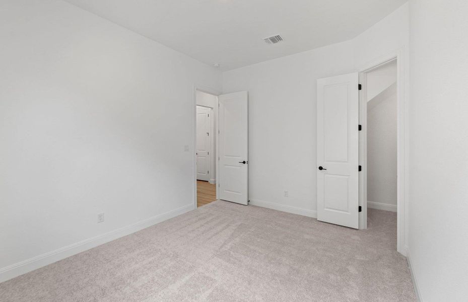 Spacious, unfurnished interior of a new home in Bluffview Reserve, Leander (Image 21).