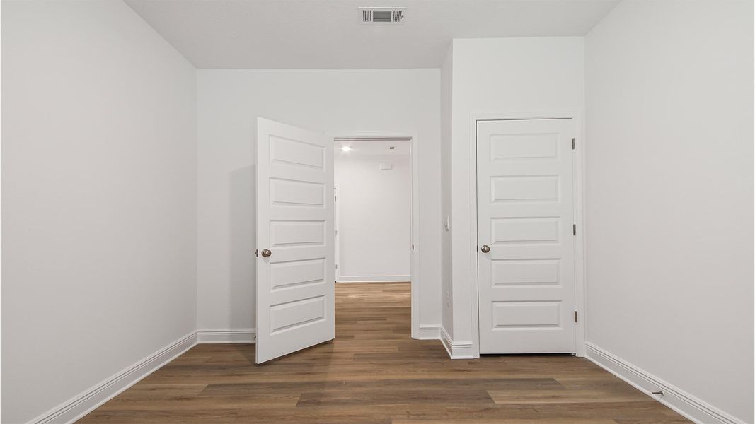 Spacious, unfurnished interior of a new home in Caballeros Estates At Hombre, Panama City Beach (Image 34).