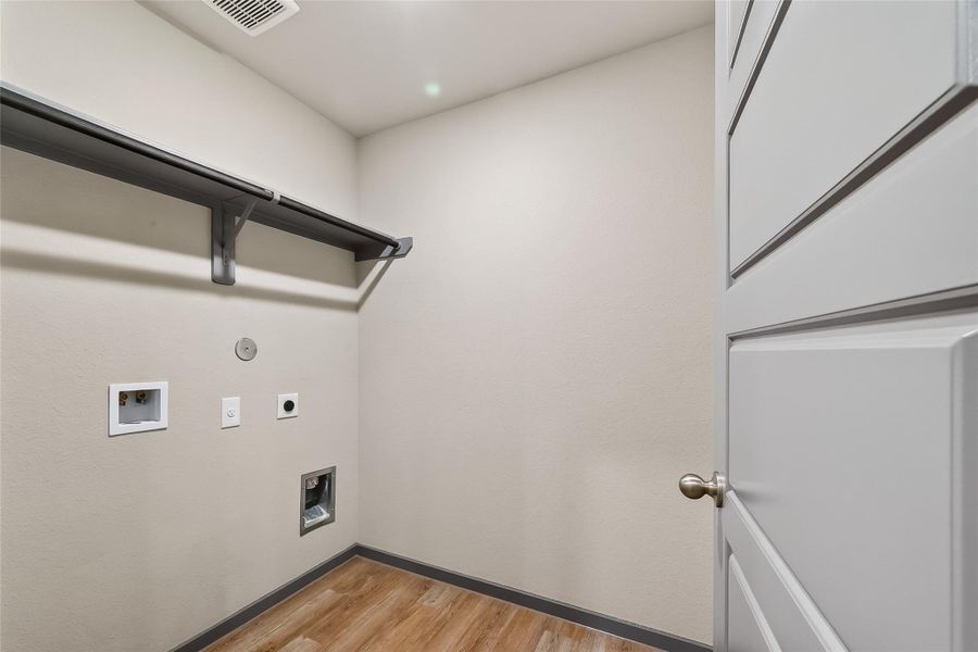 Spacious, unfurnished interior of a new home in Rollingbrook Estates, Baytown (Image 41). Spacious, unfurnished interior of a new home in Rollingbrook Estates, Baytown (Image 41).