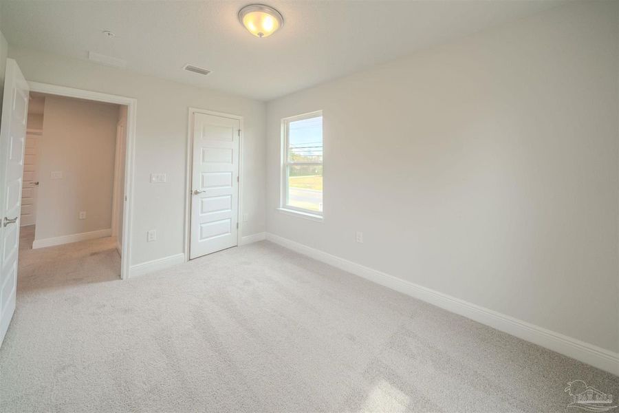 Spacious, unfurnished interior of a new home in Lexlee Estates, Pensacola (Image 9).