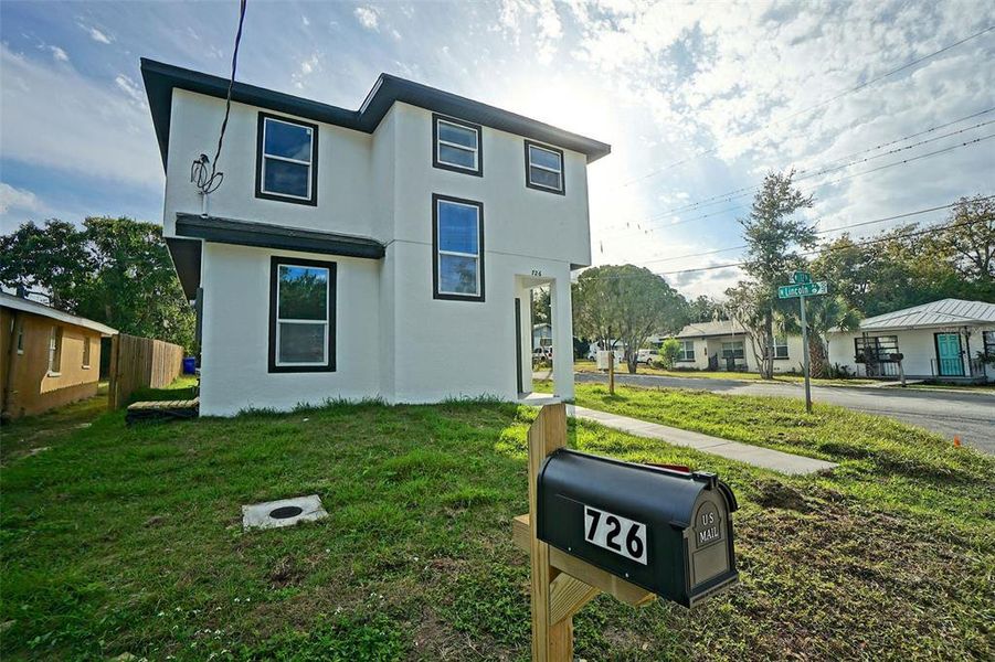 Exterior details and patio area of a home in , Lakeland (Image 20).