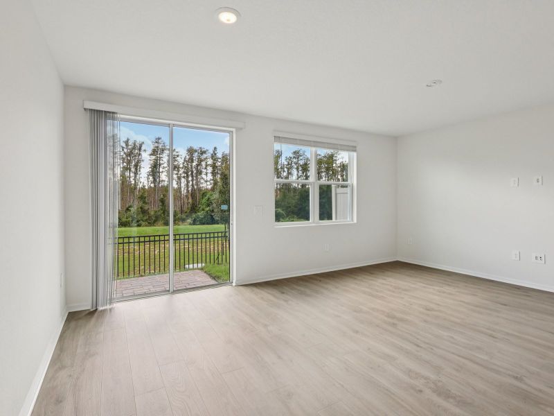 Spacious, unfurnished interior of a new home in Cagan Crossings West, Clermont (Image 6).