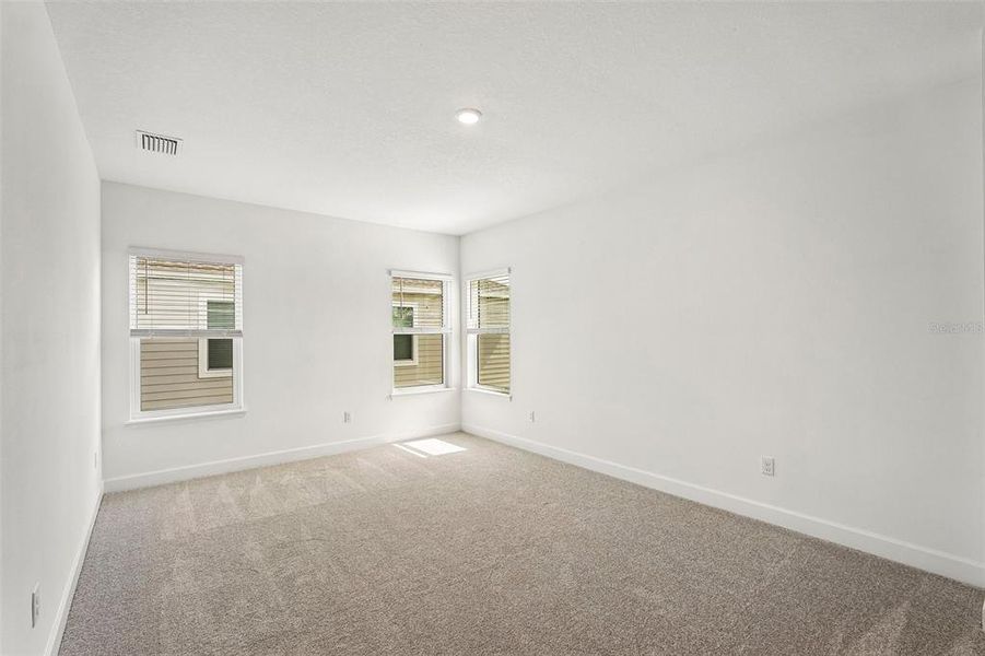 Spacious, unfurnished interior of a new home in Tiburon, Nokomis (Image 18).