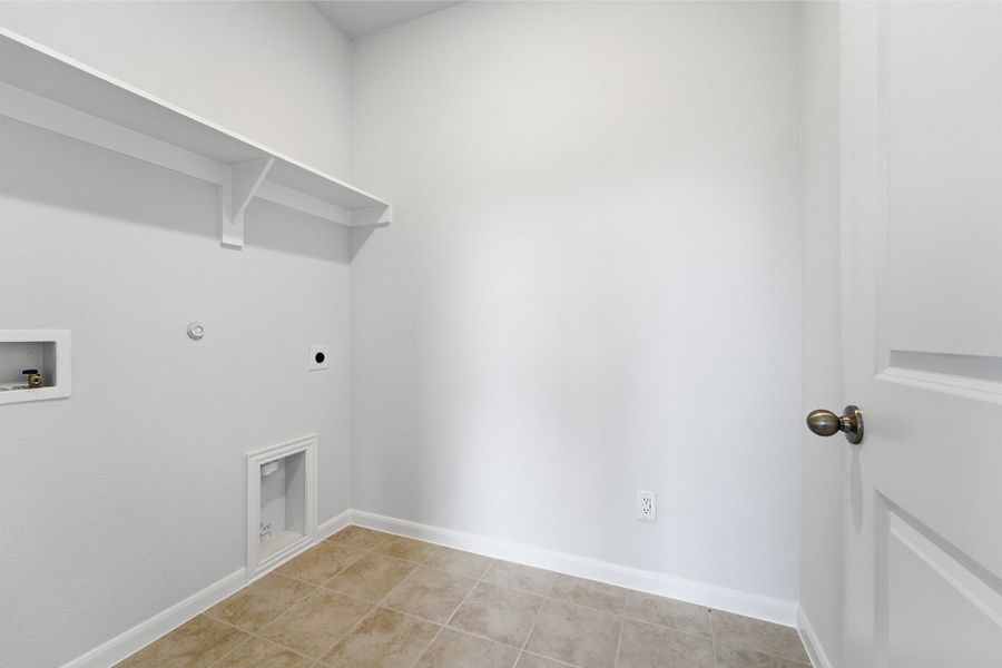 Spacious, unfurnished interior of a new home in Saddlebrook Estates, Waxahachie (Image 40).