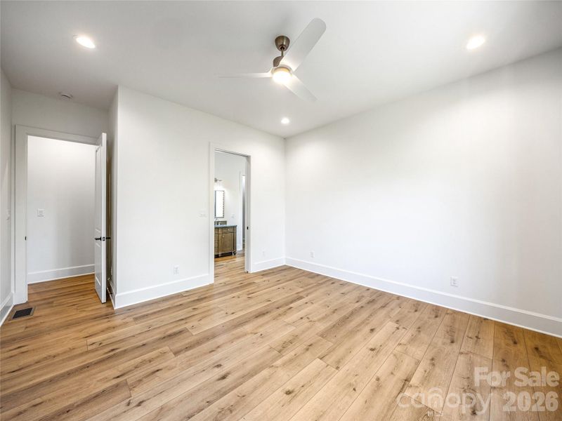 Spacious, unfurnished interior of a new home in , Asheville (Image 33).