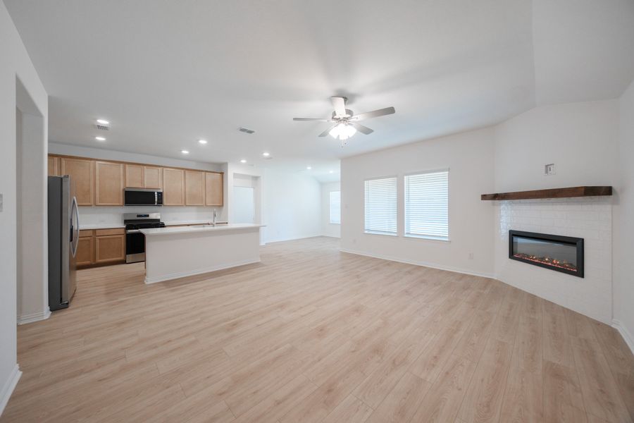 Spacious, unfurnished interior of a new home in Verandah, Royse City (Image 19).