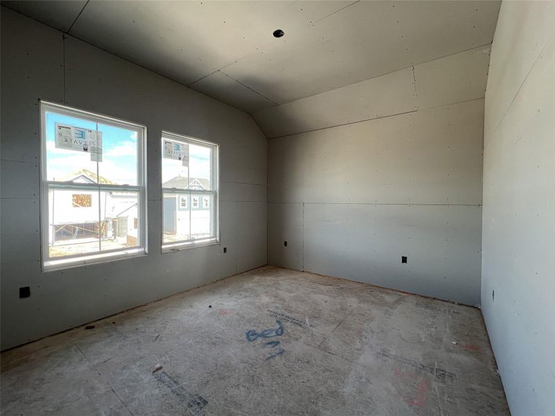 Spacious, unfurnished interior of a new home in Rolling Glen, Hutto (Image 22).