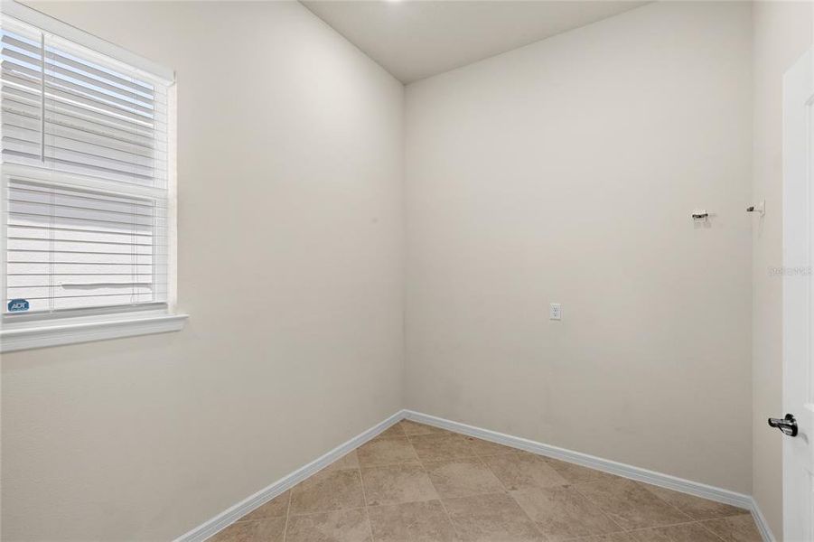 Spacious, unfurnished interior of a new home in , Winter Garden (Image 20). Spacious, unfurnished interior of a new home in , Winter Garden (Image 20).