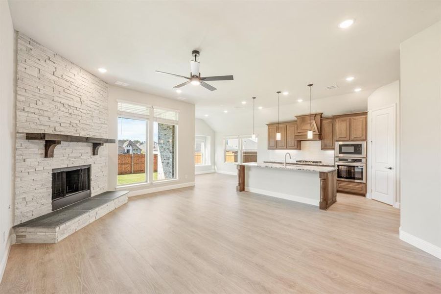 Furnished interior view inside a new home in Eagle Glen 50, Alvarado (Image 6).