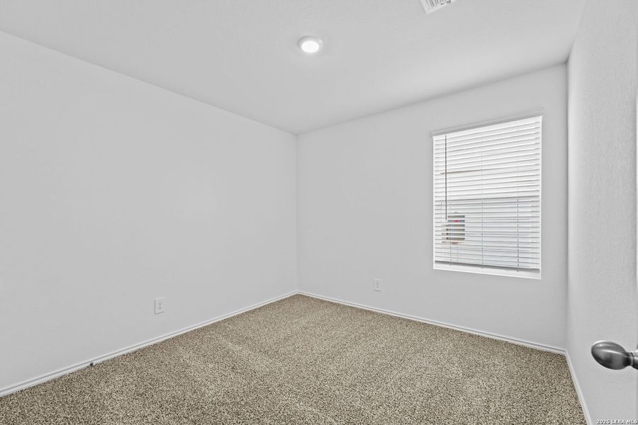 Spacious, unfurnished interior of a new home in Avenida, Converse (Image 23).