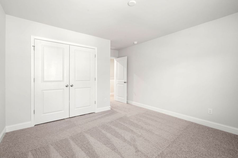 Spacious, unfurnished interior of a new home in Waterways, Richmond Hill (Image 19).