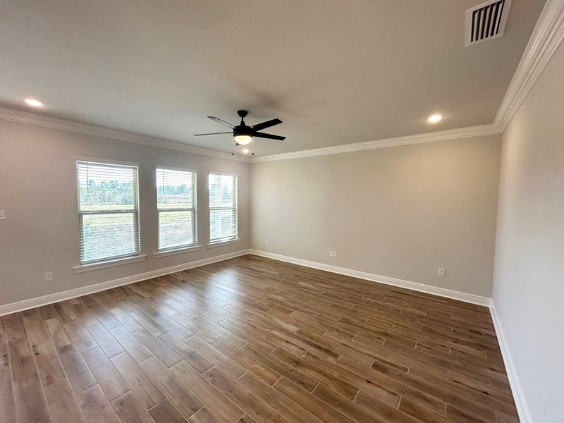 Spacious, unfurnished interior of a new home in The Bluffs at Lafayette, Freeport (Image 10).