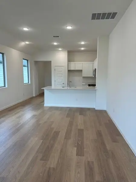 Spacious, unfurnished interior of a new home in Trinity Ranch, Elgin (Image 11). Spacious, unfurnished interior of a new home in Trinity Ranch, Elgin (Image 11).