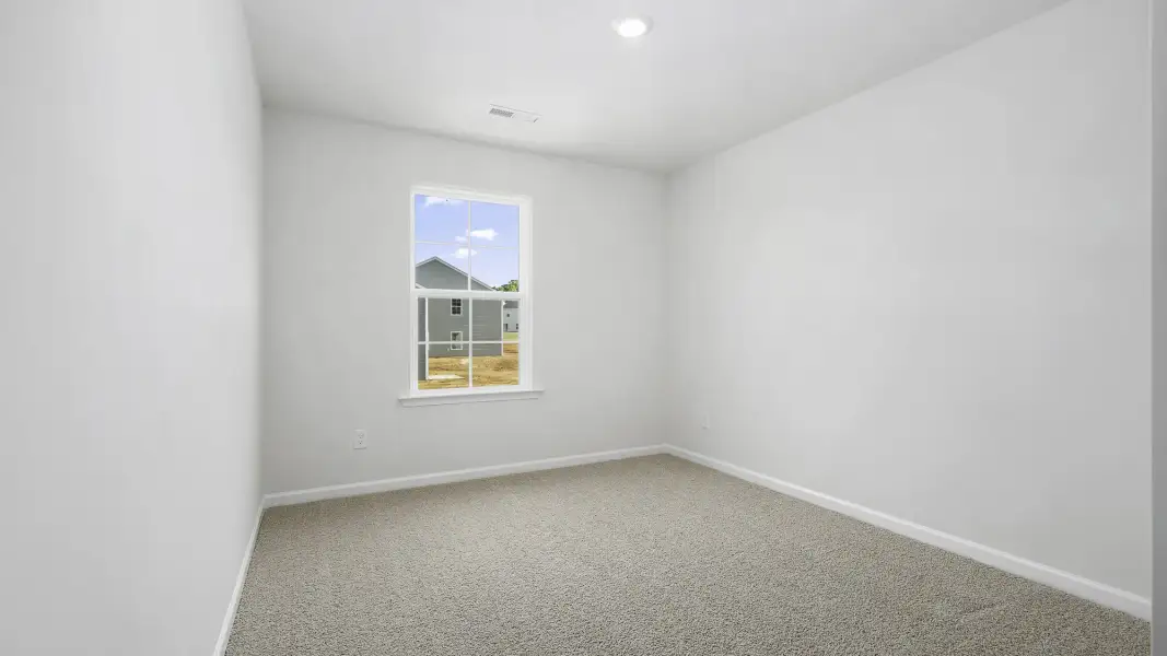 Spacious, unfurnished interior of a new home in Willow Mill, Thomasville (Image 12).