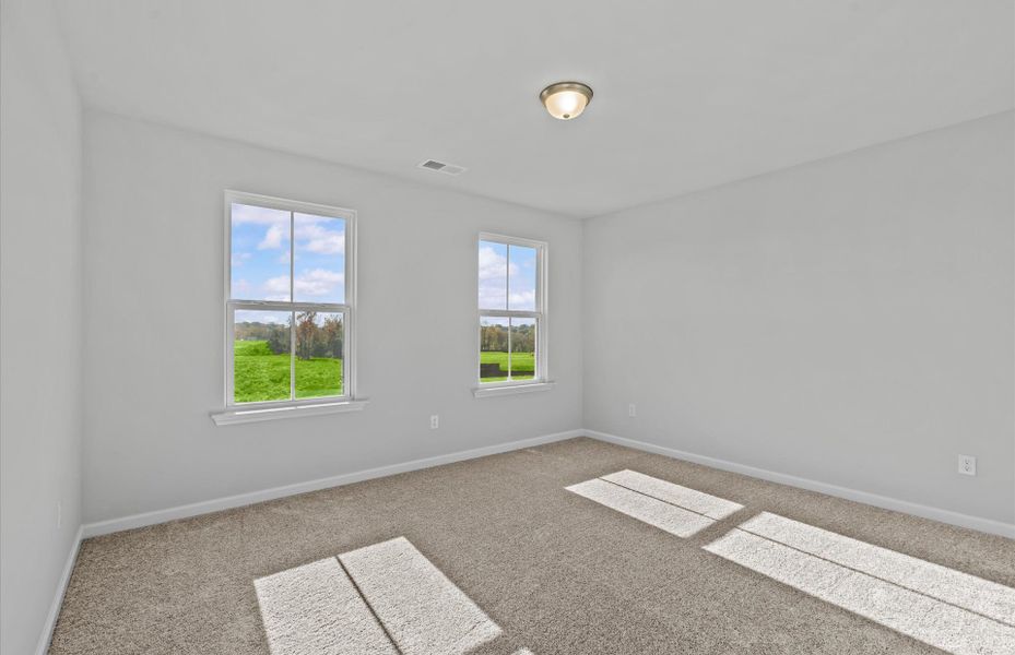 Spacious, unfurnished interior of a new home in Sparrow Creek, Boiling Springs (Image 15).