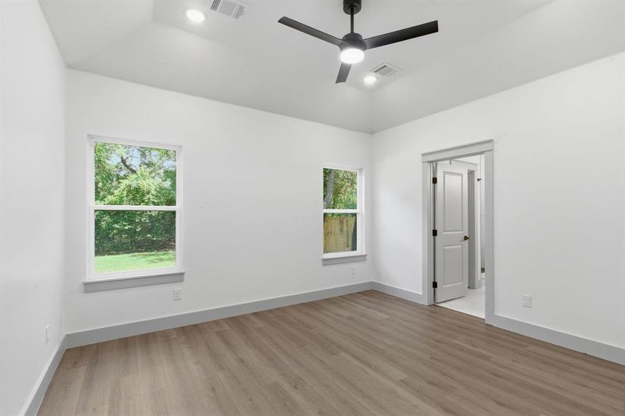 Spacious, unfurnished interior of a new home in , Log Cabin (Image 20).