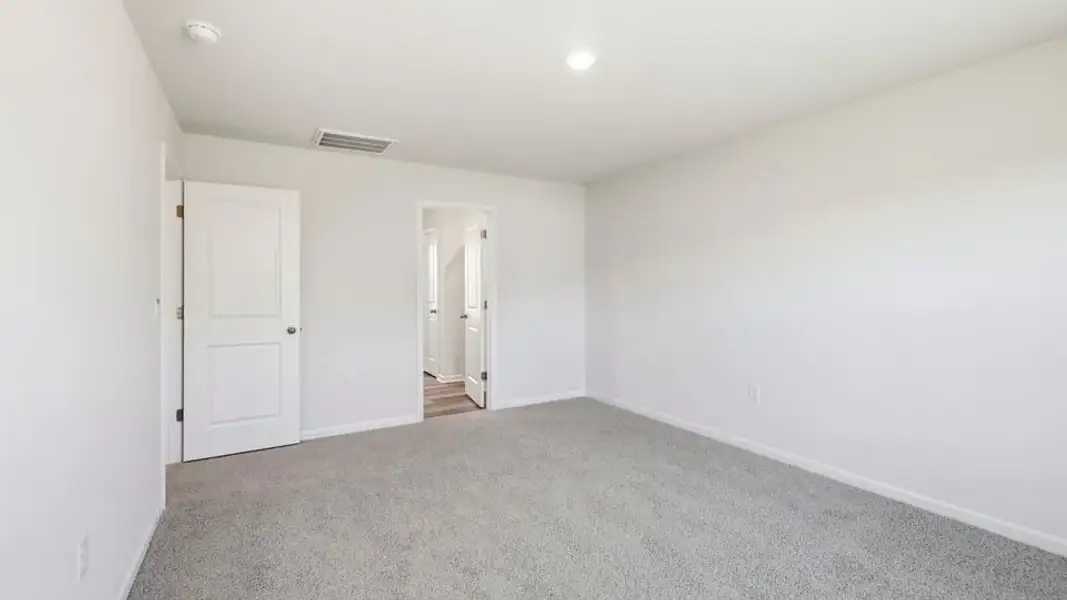 Spacious, unfurnished interior of a new home in Russell Place, Spartanburg (Image 33).