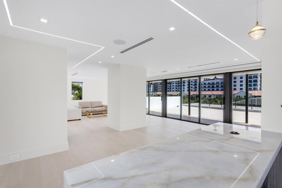 WETBAR_TO_CLUBROOM_EB WETBAR_TO_CLUBROOM_EB