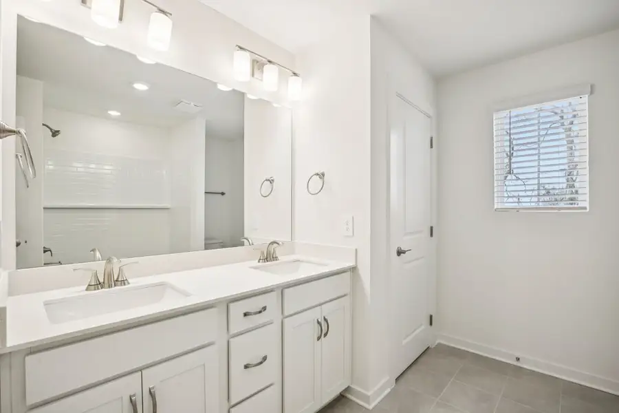 Furnished interior view inside a new home in Mission Hills, La Vergne (Image 7).