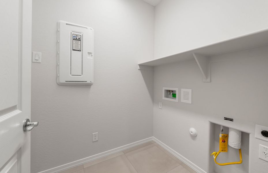 Spacious, unfurnished interior of a new home in Artisan at Asante, Surprise (Image 15).