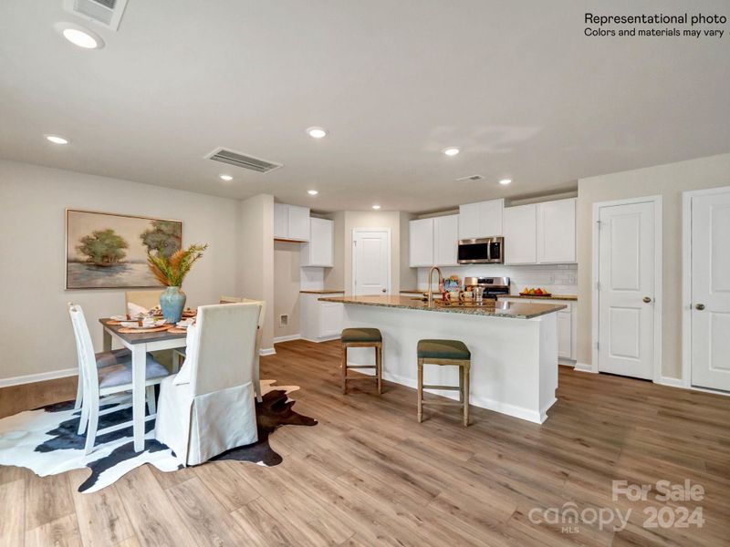 Kitchen / Dining Area