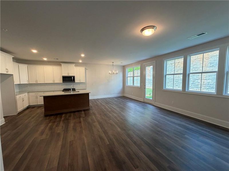 Spacious, unfurnished interior of a new home in , Marietta (Image 7).