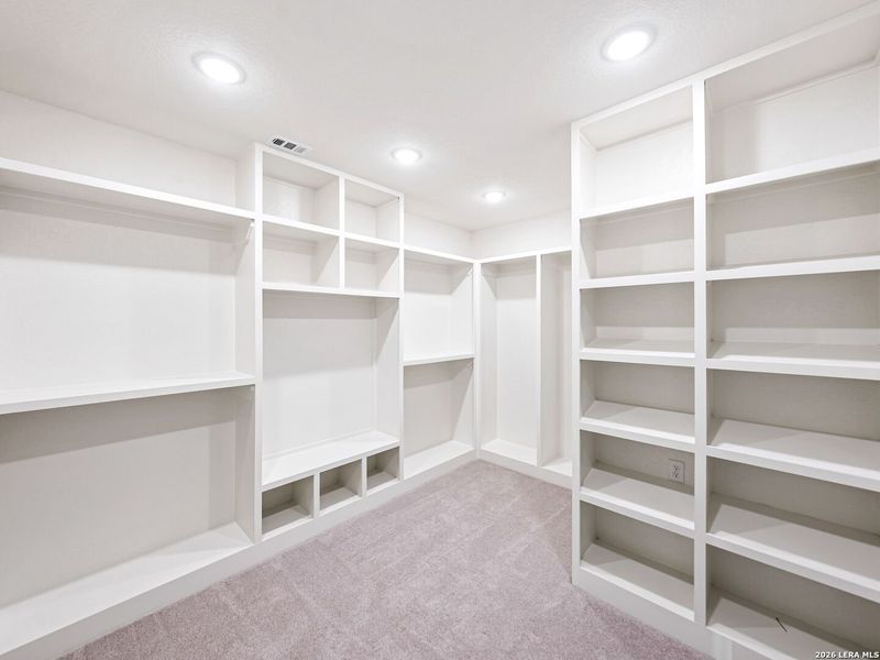 Spacious, unfurnished interior of a new home in , San Antonio (Image 25).