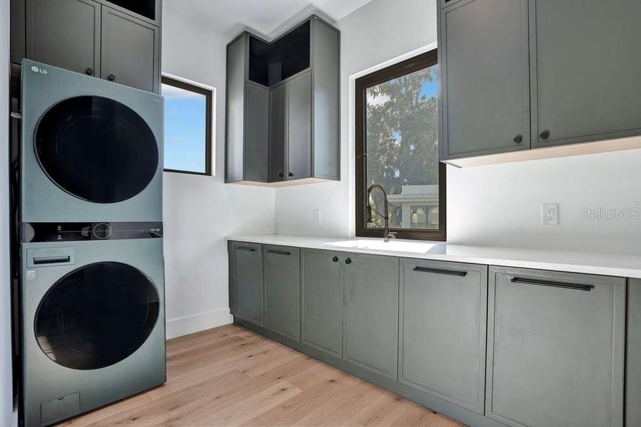 Furnished interior view inside a new home in , Windermere (Image 45).