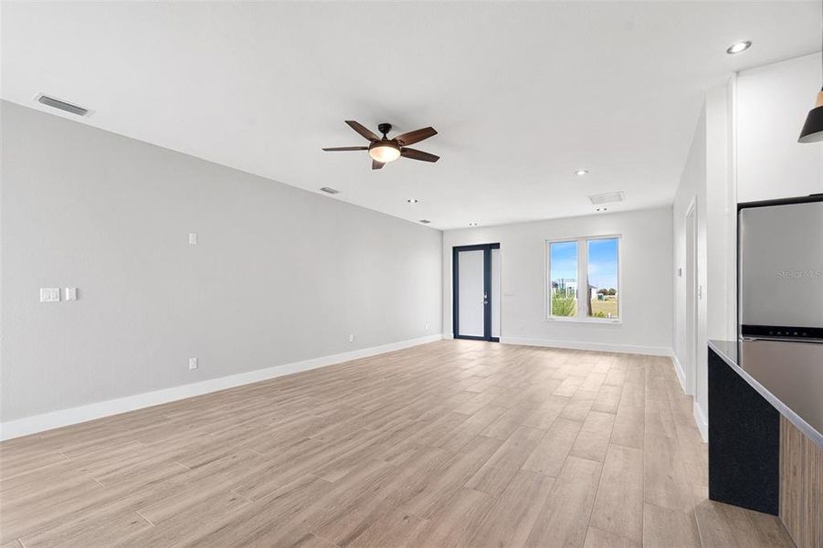 Spacious, unfurnished interior of a new home in , Placida (Image 44).
