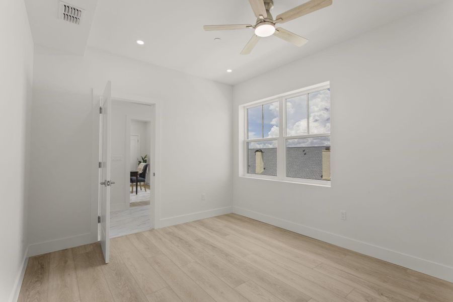 Spacious, unfurnished interior of a new home in , Tierra Verde (Image 26).