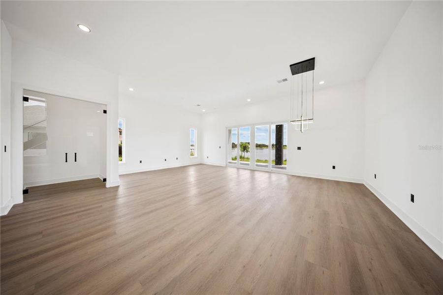Spacious, unfurnished interior of a new home in , Lake Alfred (Image 39).