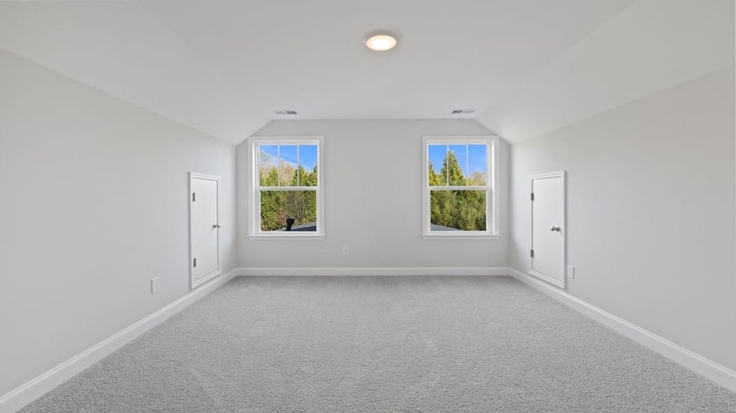 Spacious, unfurnished interior of a new home in Sunset Summits, Spartanburg (Image 24).