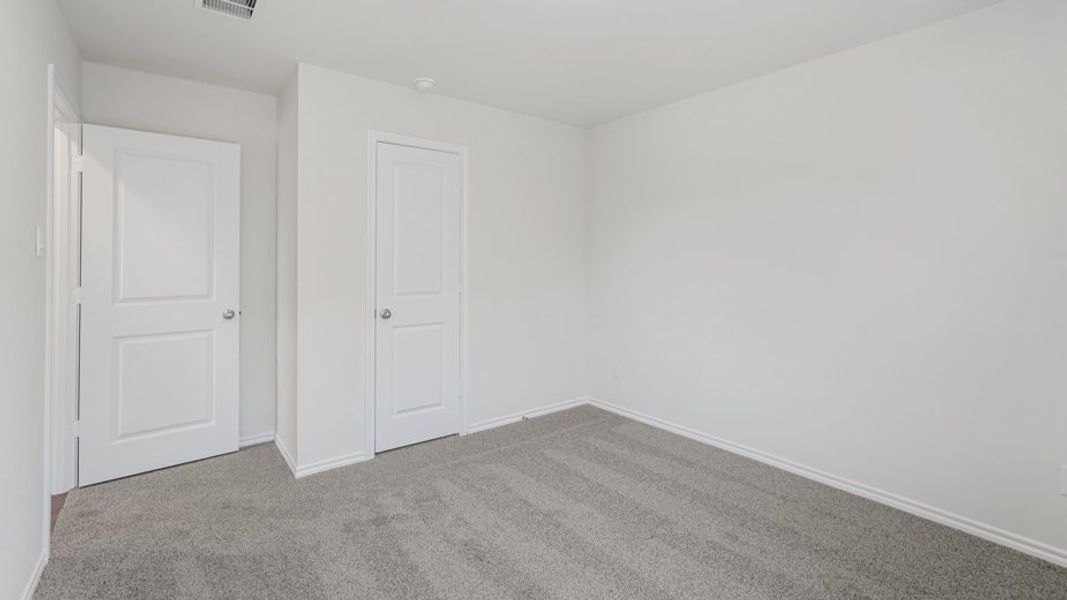 Spacious, unfurnished interior of a new home in Valor Farms, Royse City (Image 30).