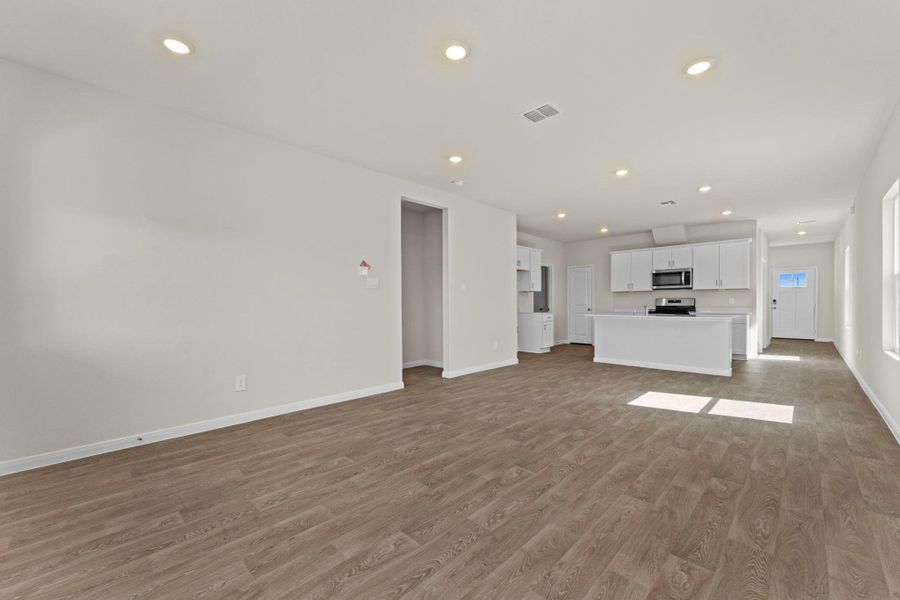 Spacious, unfurnished interior of a new home in Whisper South, San Marcos (Image 17).