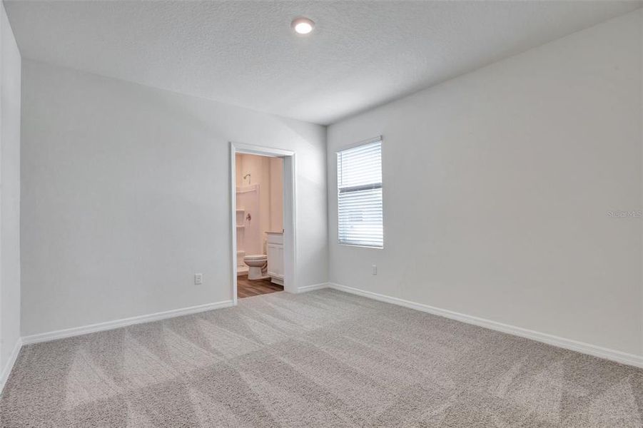Spacious, unfurnished interior of a new home in , Davenport (Image 18).