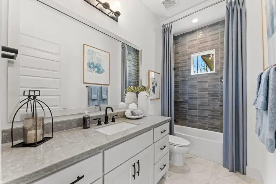 En-suite Bath En-suite Bath