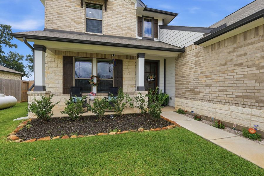 Exterior details and patio area of a home in Deer Trail Estates, Conroe (Image 4).