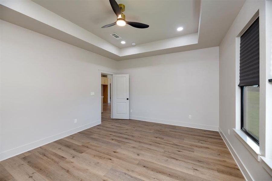 Spacious, unfurnished interior of a new home in , Emory (Image 23).