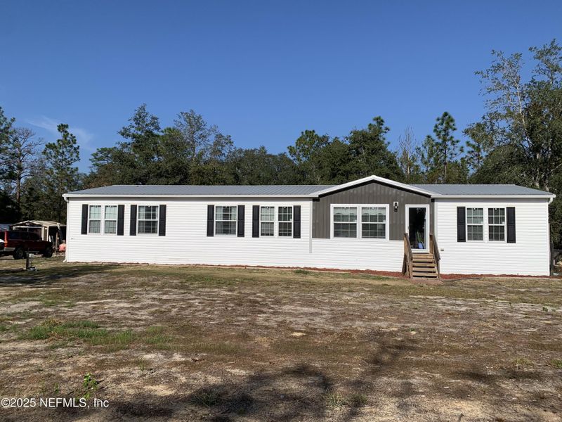 Exterior details and patio area of a home in , Interlachen (Image 24).