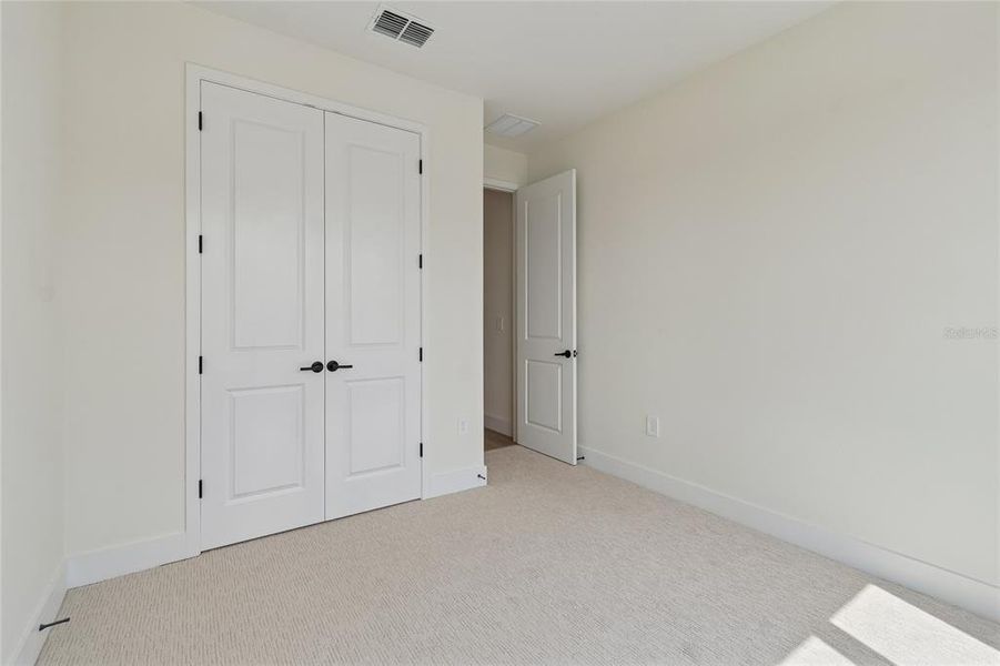 Spacious, unfurnished interior of a new home in Gracewater at Sarasota, Sarasota (Image 36).