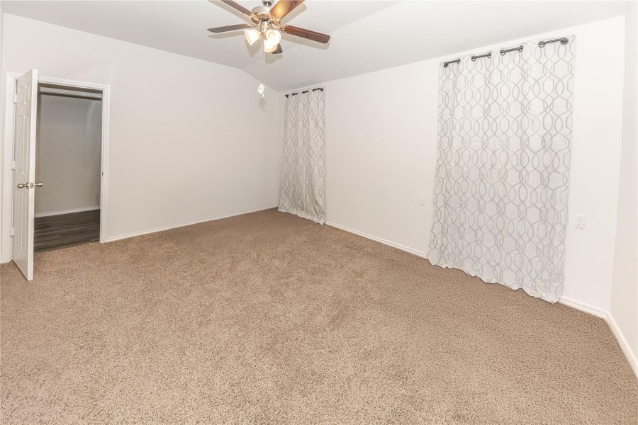 Spacious, unfurnished interior of a new home in Willow Glenn, Temple (Image 22).