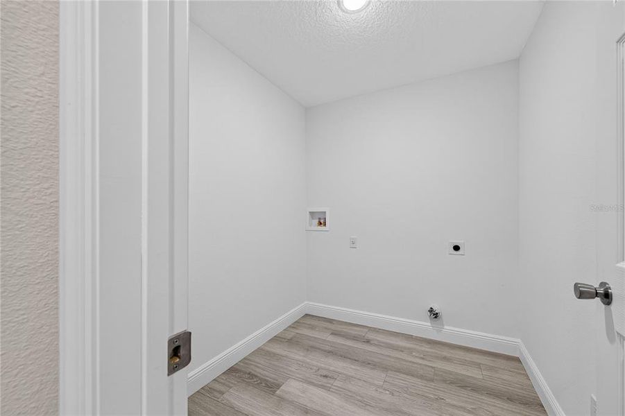 Spacious, unfurnished interior of a new home in , Orange City (Image 11).
