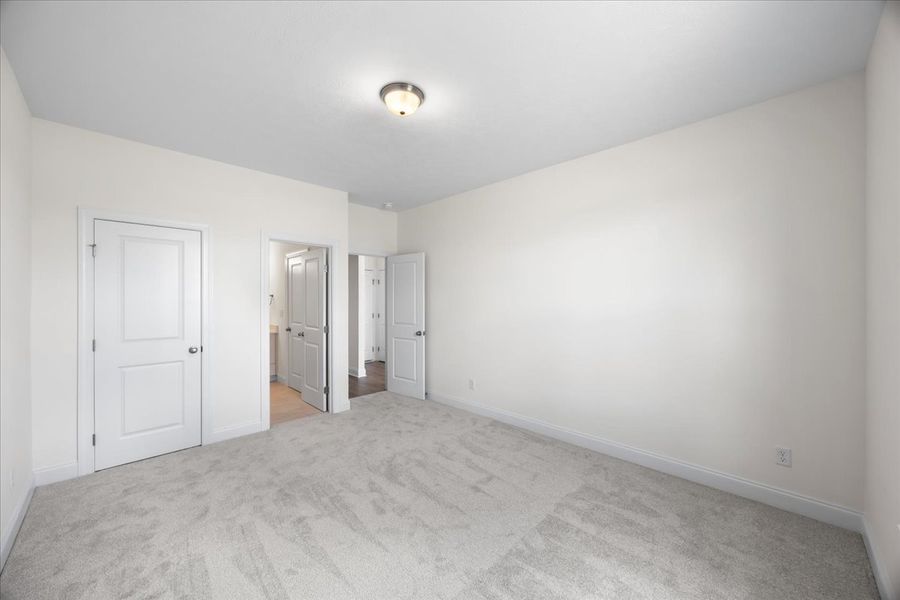Spacious, unfurnished interior of a new home in Windsor, North Augusta (Image 24).