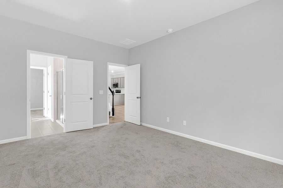 Spacious, unfurnished interior of a new home in Central Creek, Goose Creek (Image 24).