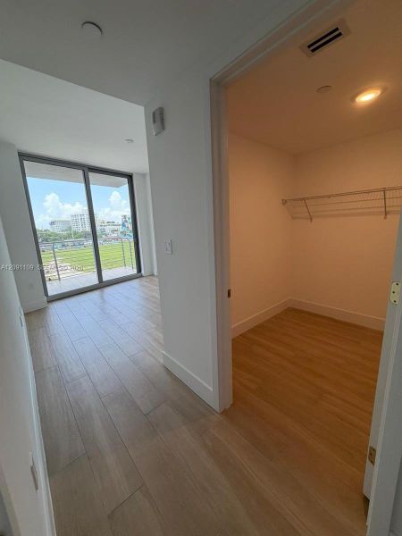 Spacious, unfurnished interior of a new home in , Miami (Image 13).
