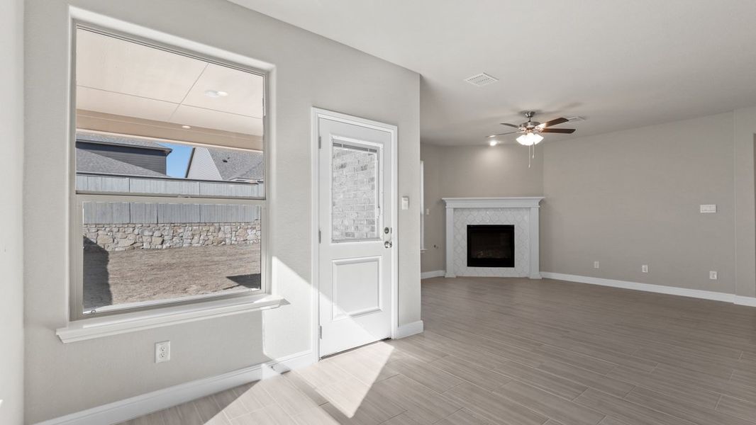 Spacious, unfurnished interior of a new home in Treeline, Justin (Image 13).