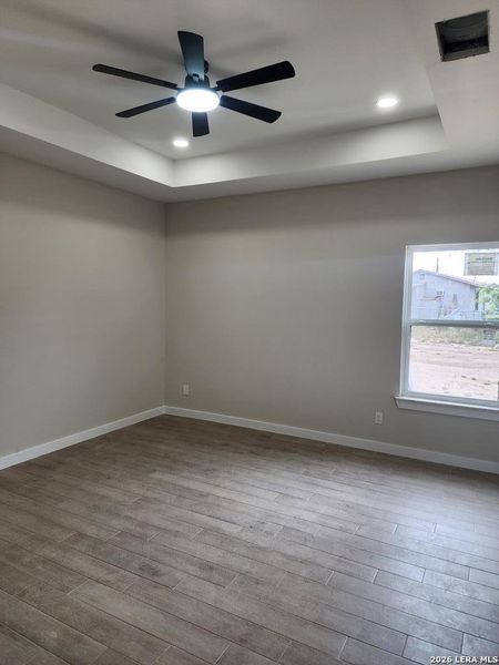 Spacious, unfurnished interior of a new home in , Eagle Pass (Image 9).