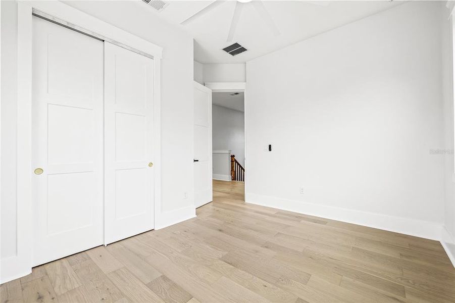 Spacious, unfurnished interior of a new home in , St. Petersburg (Image 20).
