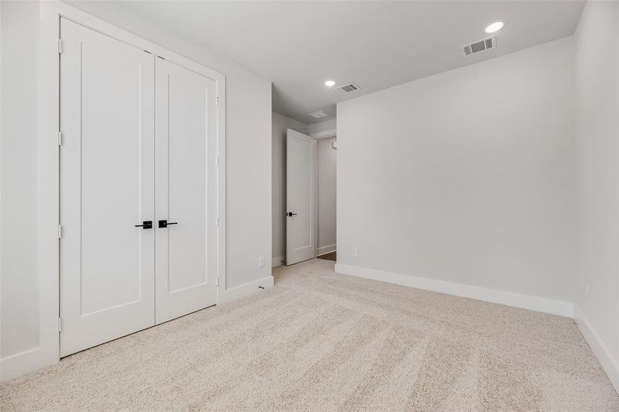 Spacious, unfurnished interior of a new home in Collin Creek, Plano (Image 20).